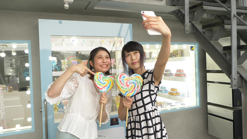 女子駅前ガイドイーグルテレビ渋谷AMERキャンディ専門店
