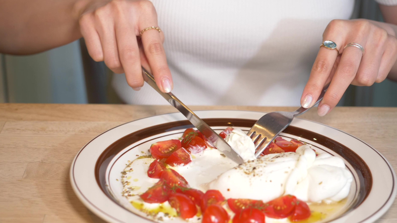 チーズスタンド渋谷CHEESESTANDたっぷりトマトとブッラータ オレガノ添え女子駅前ガイドイーグルテレビEagleTV