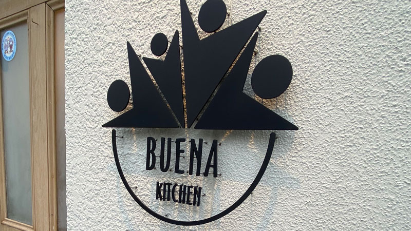 BuenaKitchenブエナキッチンのタコライスにトッピングはオムライス女子駅前ガイドEagleTVイーグルテレビ朝霞駅